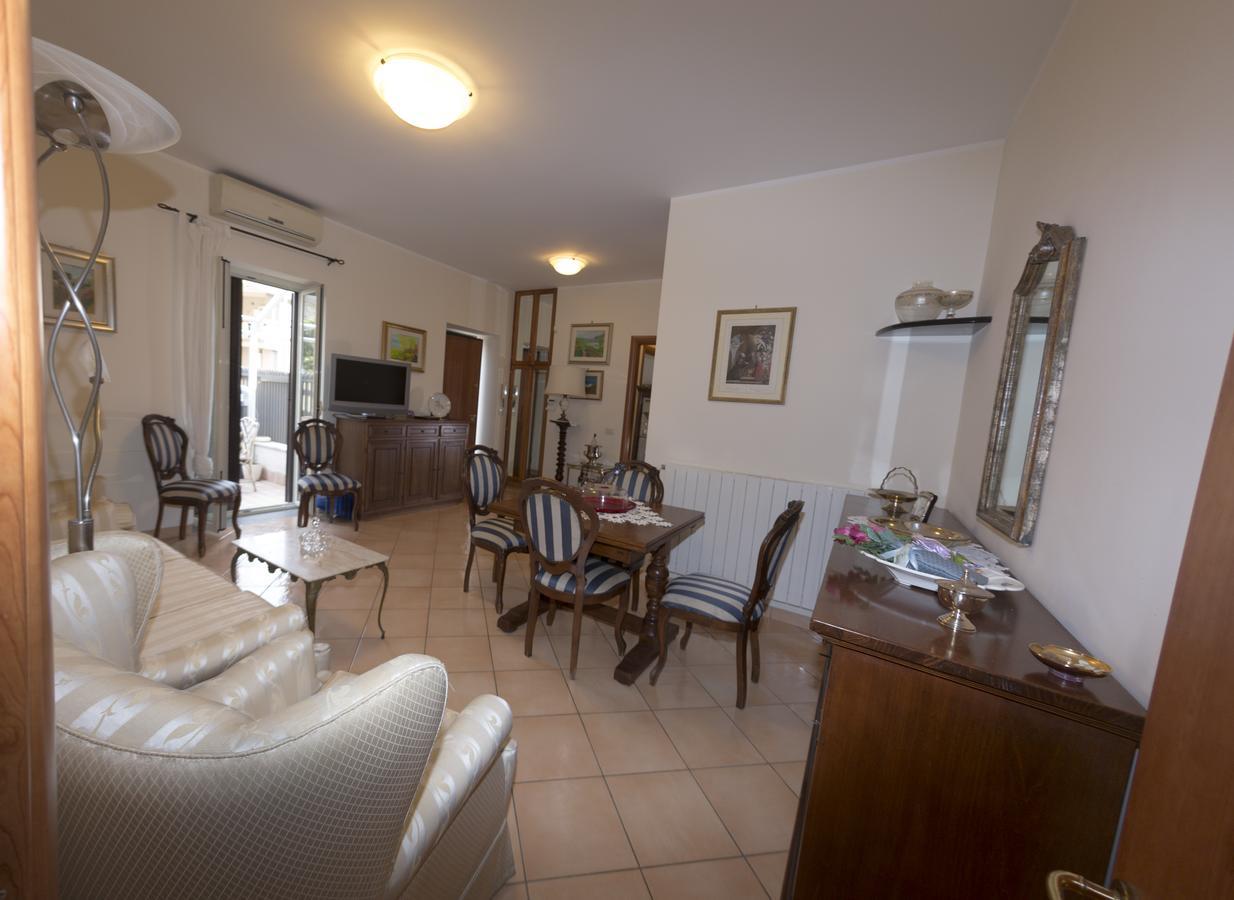 Pompei Deluxe Apartment Formia Luaran gambar